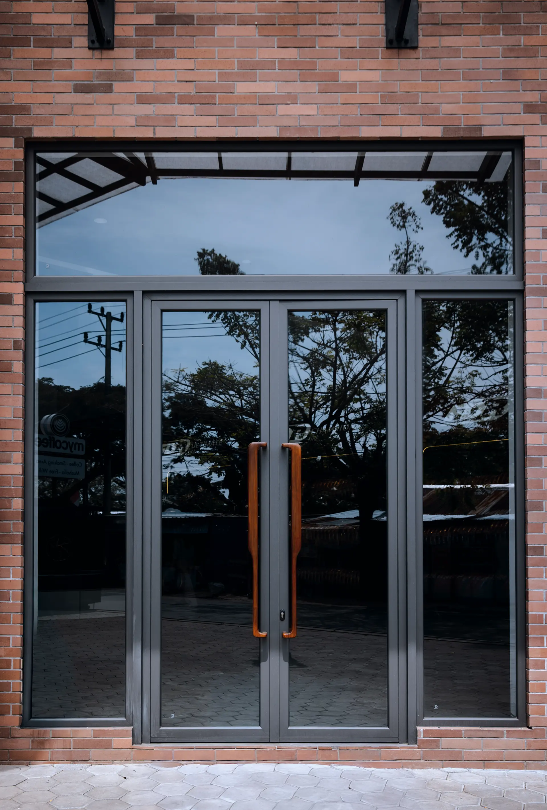 Astral Pacifica Swing Door